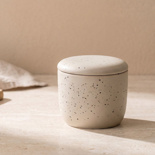 Französische Butterglocke aus Keramik in Grau