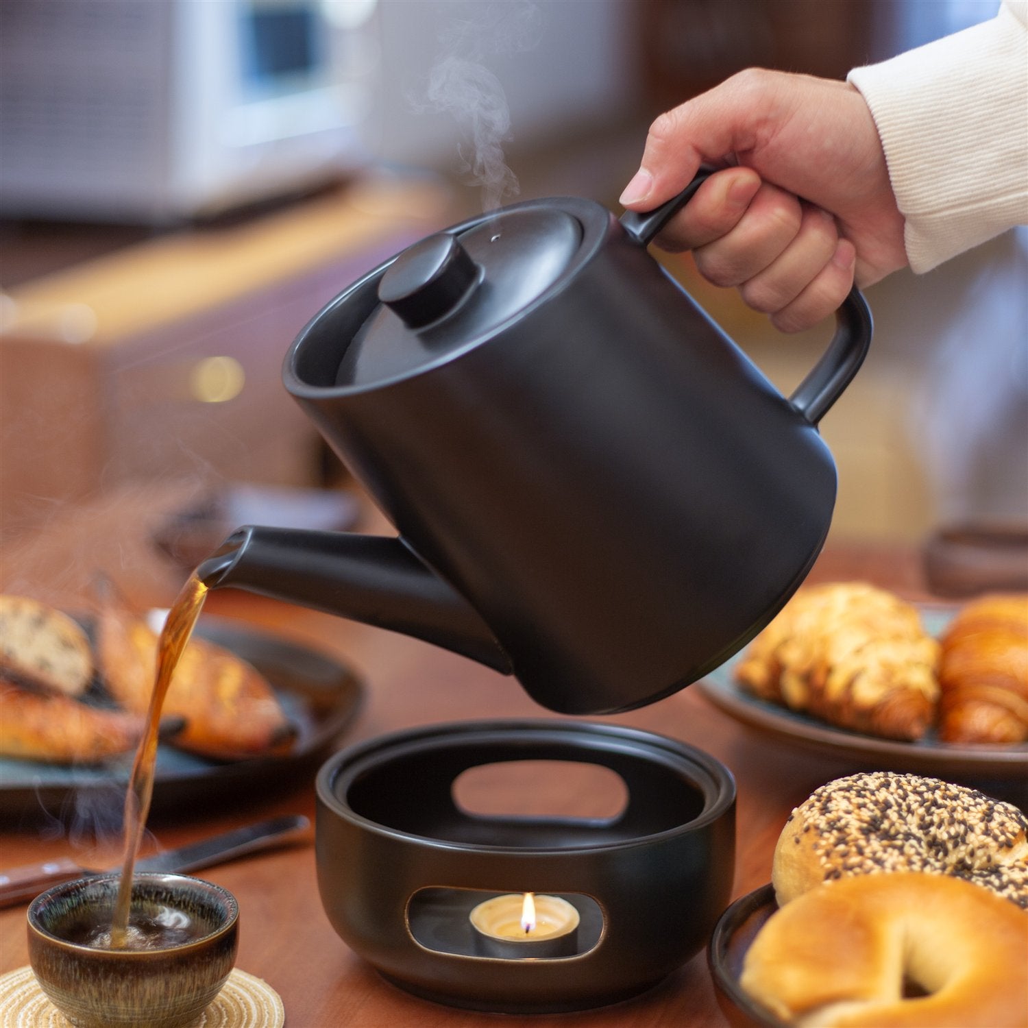 Mit Stövchen stundenlang warm.