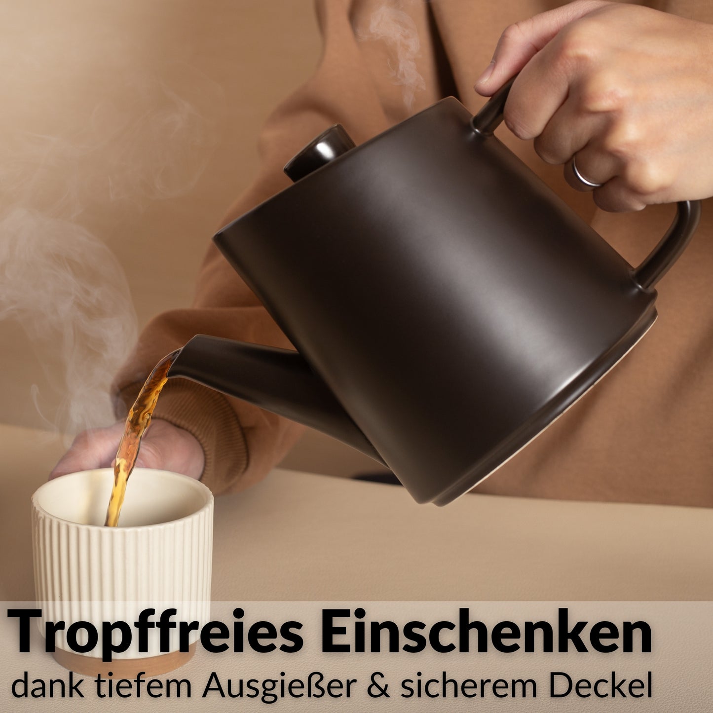 Teekanne mit Stövchen