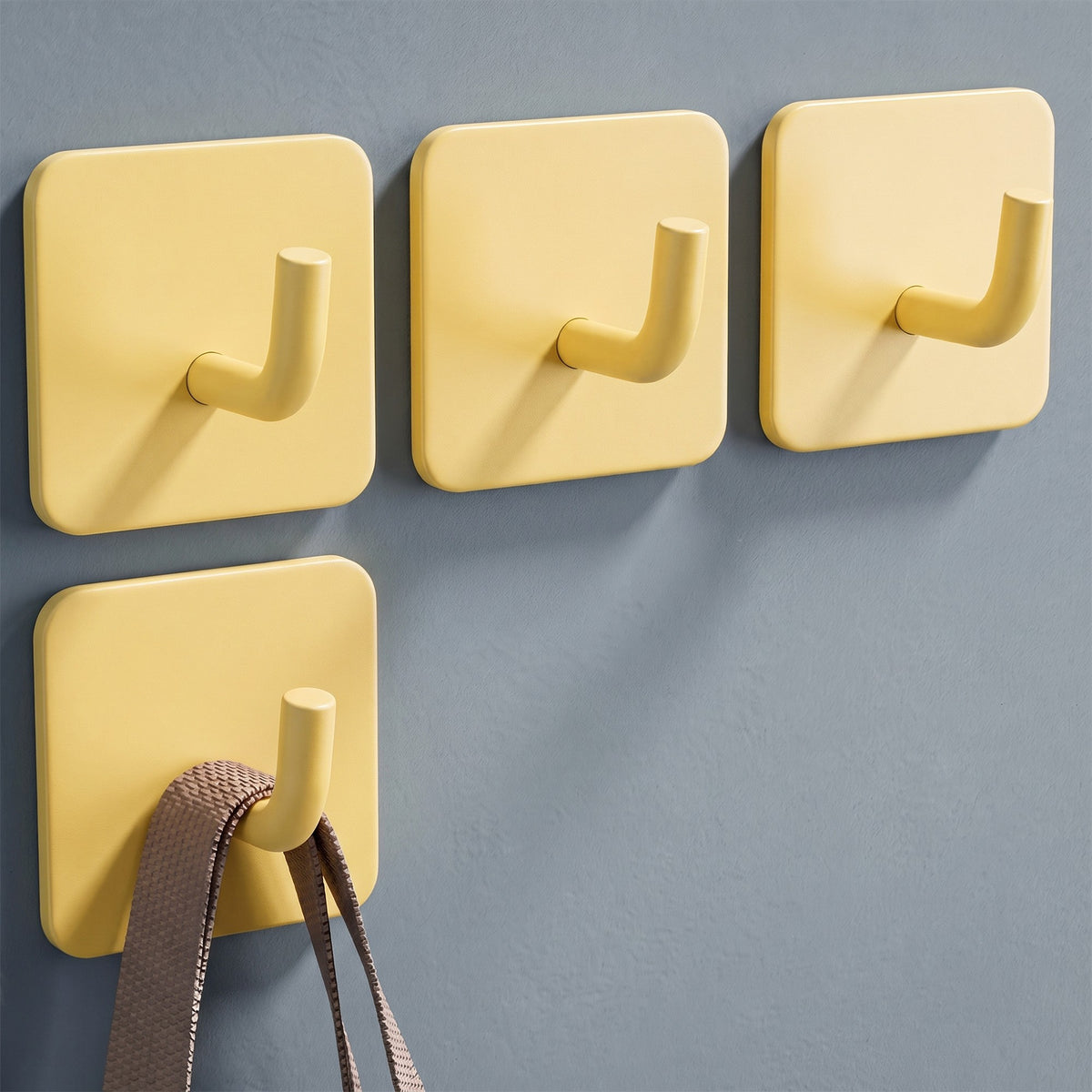 Klebehaken eckig in Pale Banana, an der Wand
