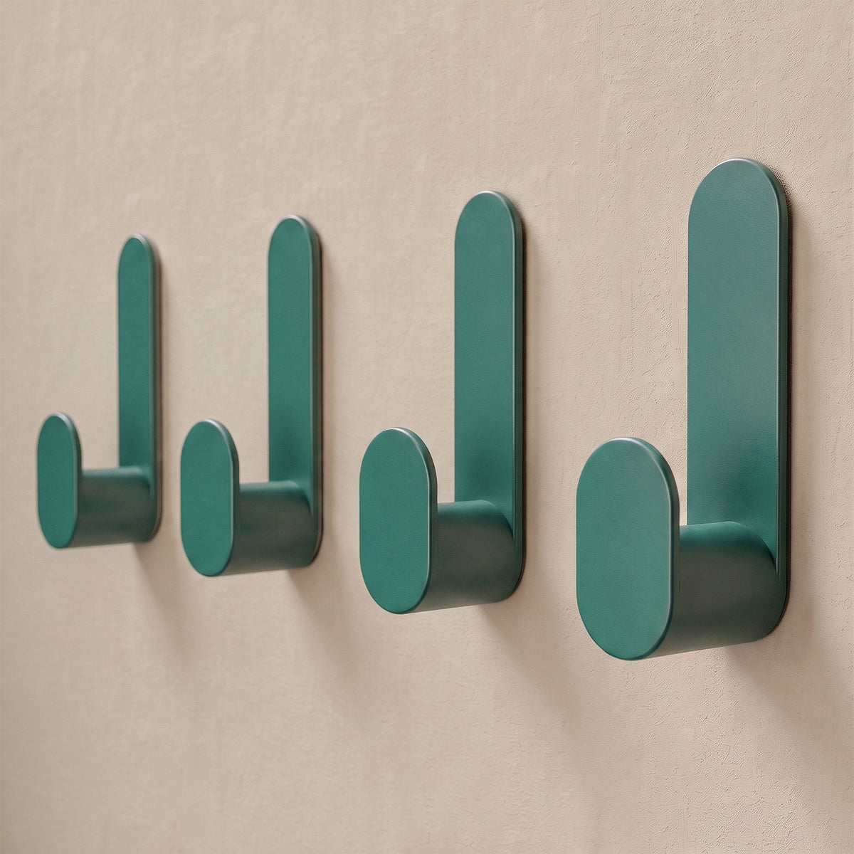 Klebehaken J-Hook in Bayberry, an der Wand