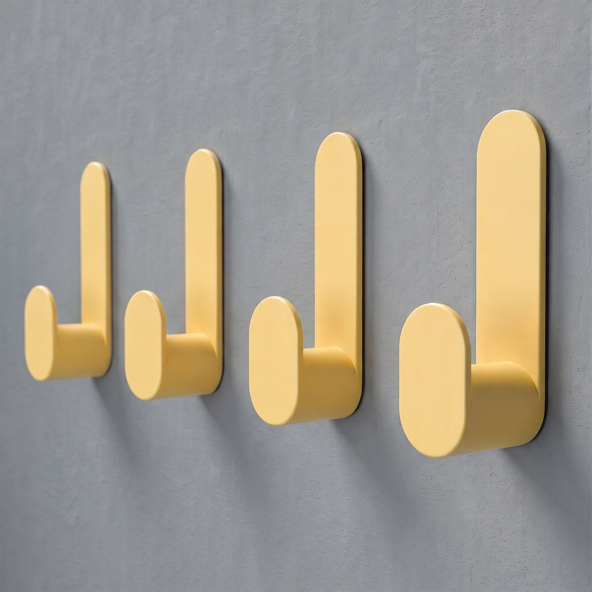Klebehaken J-Hook in Pale Banana, an der Wand