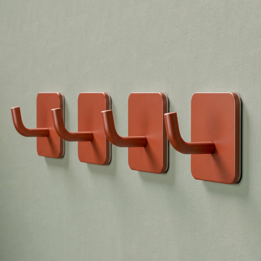 Klebehaken eckig in Terracotta, an der Wand