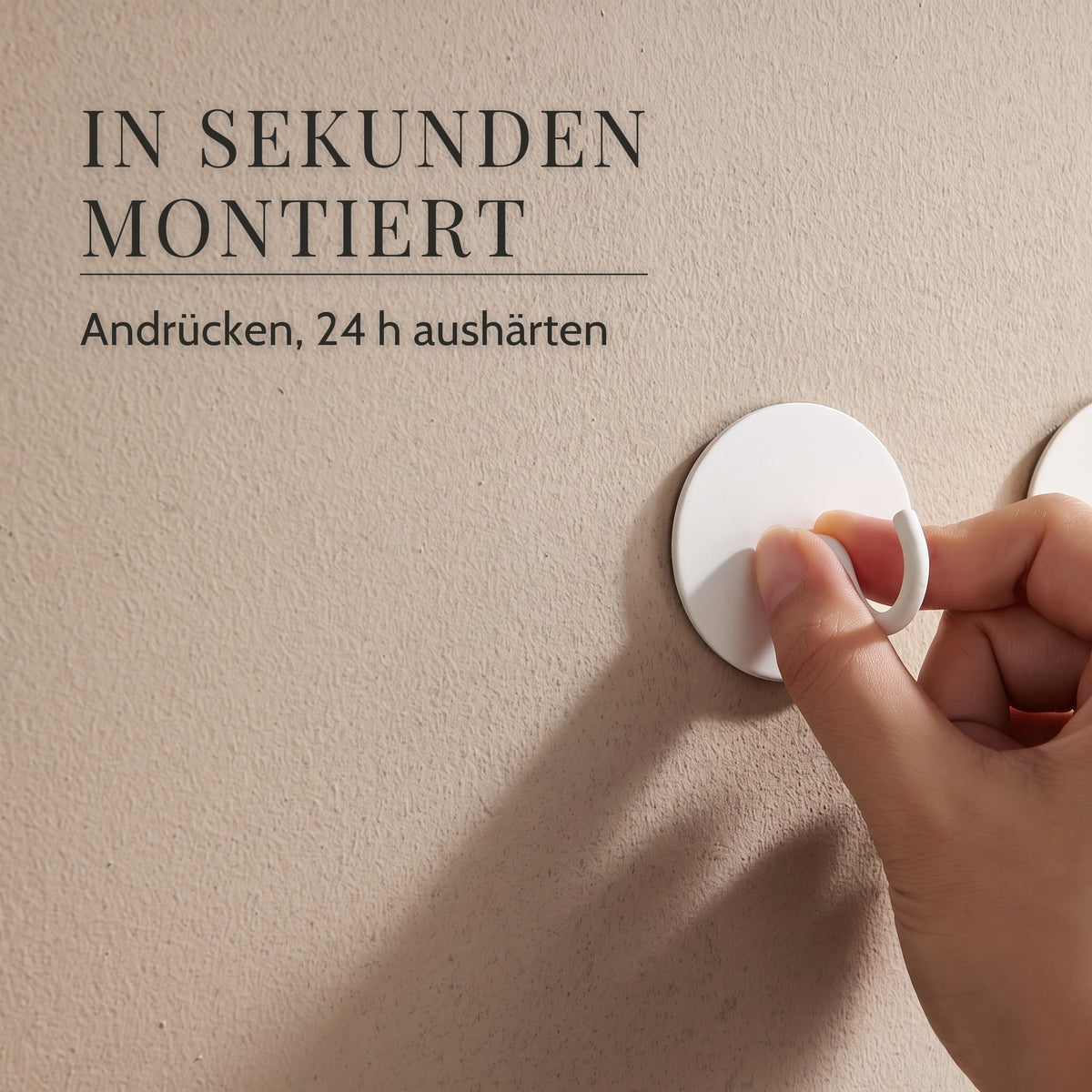 Rundhaken wird an die Wand gedrückt – Montage ohne Bohren