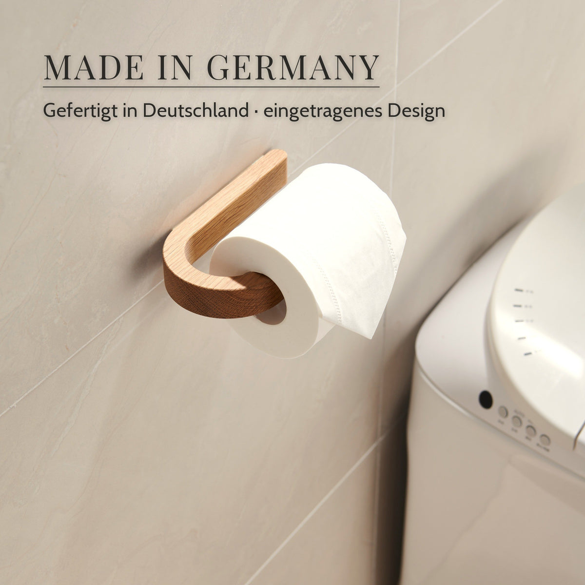 Eichen-Toilettenpapierhalter mit Rolle neben dem WC Â· Made in Germany, eingetragenes Design